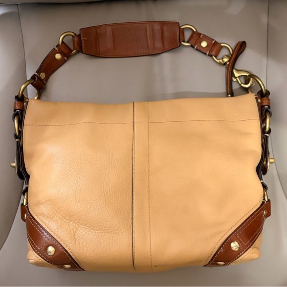 Coach Carly and British Tan Leather Shoulder Bag. 10615 - Picture 2 of 9